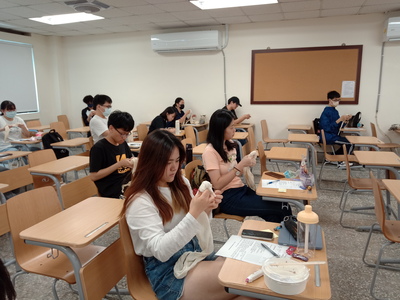 113.05.10中文系緊急救護處理急救箱及簡易包紮圖片